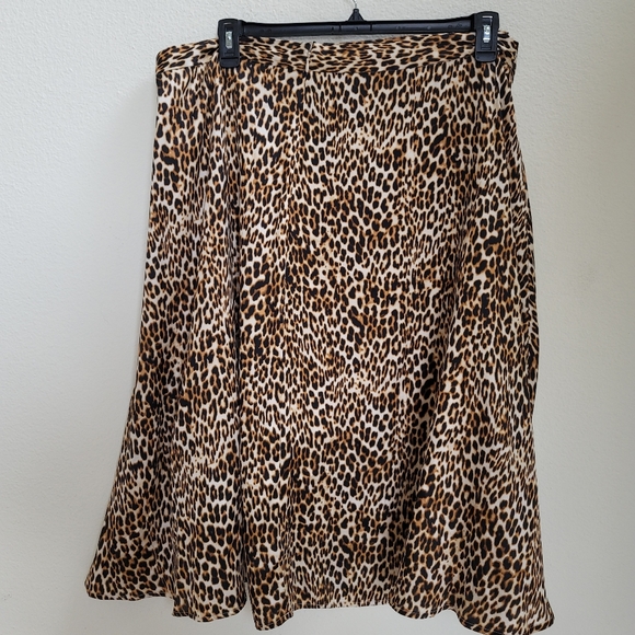 Sold! Worthington animal print womens plus